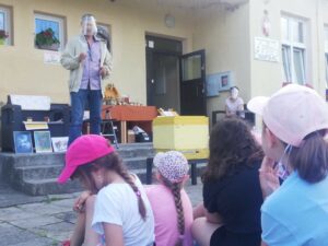 received_318517995842888.jpeg-300x225 Taka historia